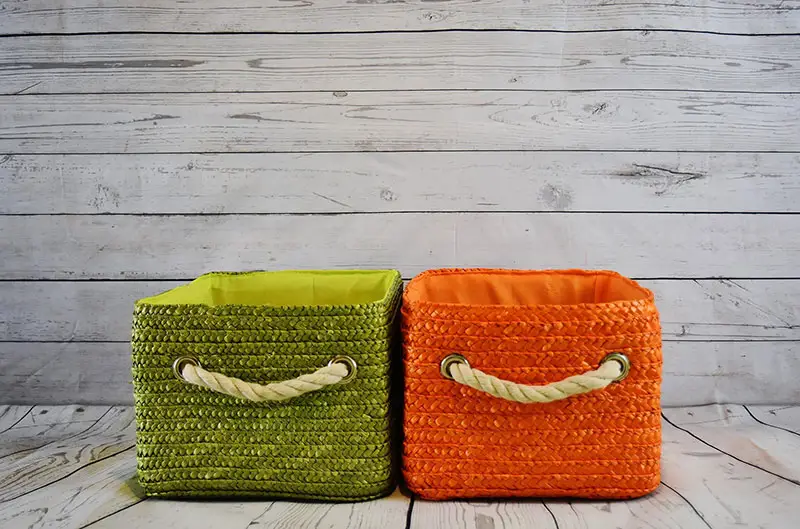1 green and 1 orange storage box with rope handles