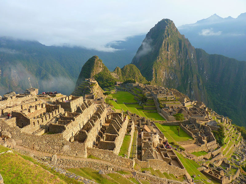 ruins and mountains at Machu Pichu